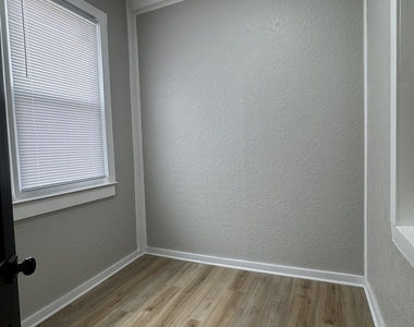 1807 S 49th Court - Photo Thumbnail 6