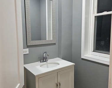 4749 S Prairie Avenue - Photo Thumbnail 7