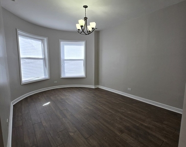 4749 S Prairie Avenue - Photo Thumbnail 1