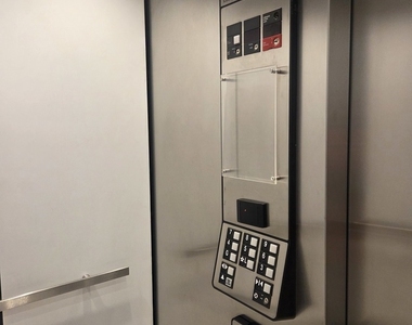5555 N Cumberland Avenue - Photo Thumbnail 2