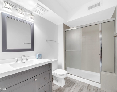 5555 N Cumberland Avenue - Photo Thumbnail 14