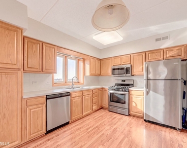 5555 N Cumberland Avenue - Photo Thumbnail 12
