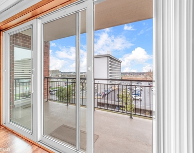 5555 N Cumberland Avenue - Photo Thumbnail 8