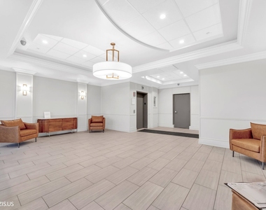 5555 N Cumberland Avenue - Photo Thumbnail 19