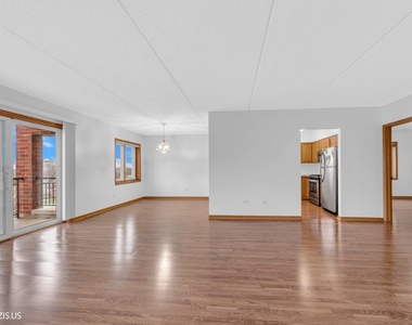 5555 N Cumberland Avenue - Photo Thumbnail 5