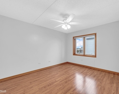 5555 N Cumberland Avenue - Photo Thumbnail 16