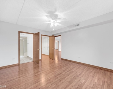 5555 N Cumberland Avenue - Photo Thumbnail 13