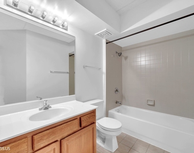 5555 N Cumberland Avenue - Photo Thumbnail 17
