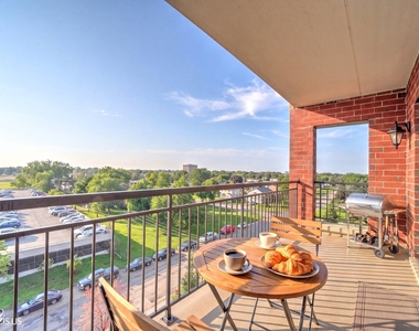 5555 N Cumberland Avenue - Photo Thumbnail 9