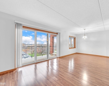 5555 N Cumberland Avenue - Photo Thumbnail 6