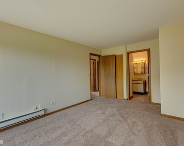 439 Berkshire Drive - Photo Thumbnail 9