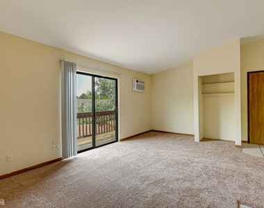 439 Berkshire Drive - Photo Thumbnail 6