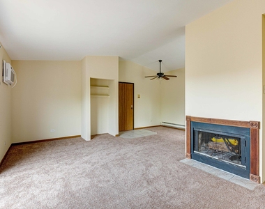439 Berkshire Drive - Photo Thumbnail 5