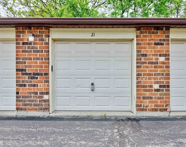 439 Berkshire Drive - Photo Thumbnail 15