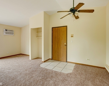 439 Berkshire Drive - Photo Thumbnail 2