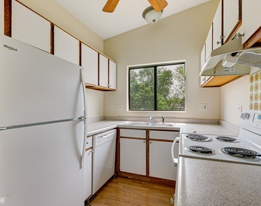 439 Berkshire Drive - Photo Thumbnail 1