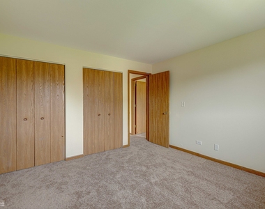 439 Berkshire Drive - Photo Thumbnail 12