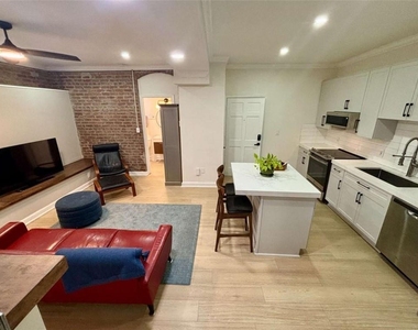 685 Argonne Avenue - Photo Thumbnail 3