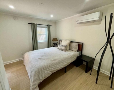 685 Argonne Avenue - Photo Thumbnail 9