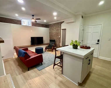 685 Argonne Avenue - Photo Thumbnail 5