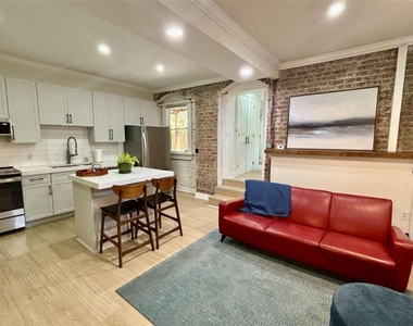 685 Argonne Avenue - Photo Thumbnail 6