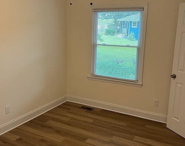320 Camfield Court Sw - Photo Thumbnail 8