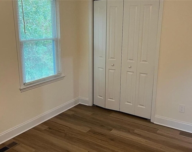 320 Camfield Court Sw - Photo Thumbnail 7