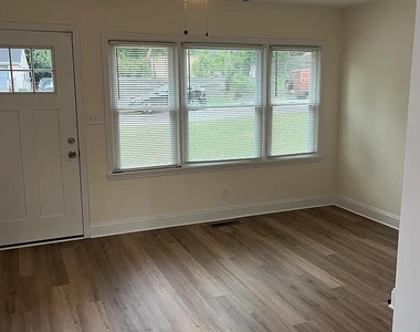 320 Camfield Court Sw - Photo Thumbnail 1