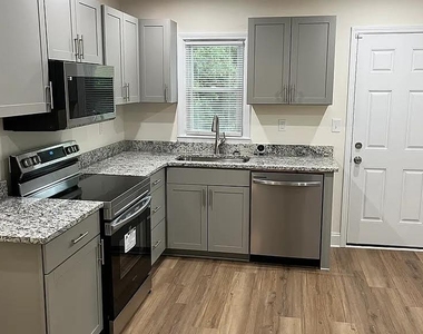 320 Camfield Court Sw - Photo Thumbnail 2