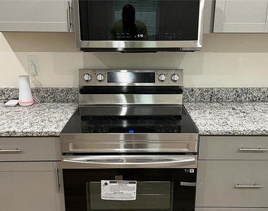 320 Camfield Court Sw - Photo Thumbnail 3