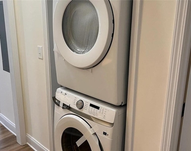 320 Camfield Court Sw - Photo Thumbnail 5