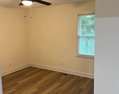 320 Camfield Court Sw - Photo Thumbnail 6