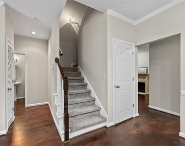 2680 Pine Tree Road Ne - Photo Thumbnail 7