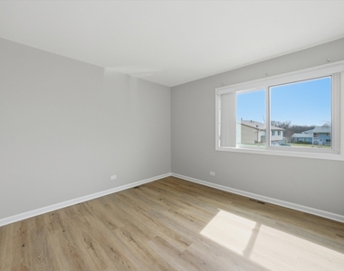 238 Algonquin Court - Photo Thumbnail 11