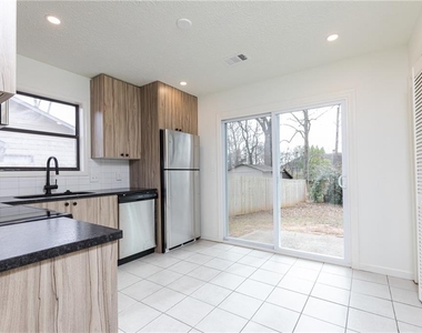 1601 Walker Street Se - Photo Thumbnail 4