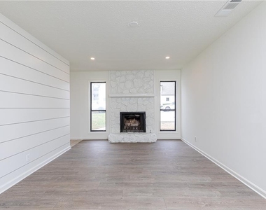 1601 Walker Street Se - Photo Thumbnail 6