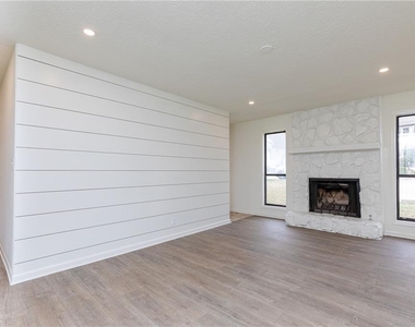 1601 Walker Street Se - Photo Thumbnail 5