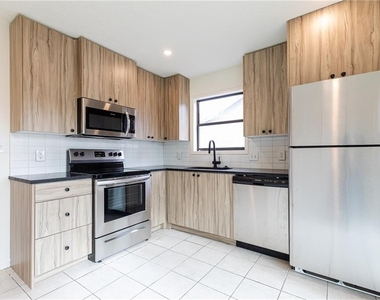 1601 Walker Street Se - Photo Thumbnail 2