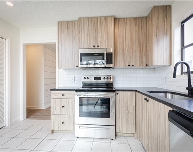 1601 Walker Street Se - Photo Thumbnail 3