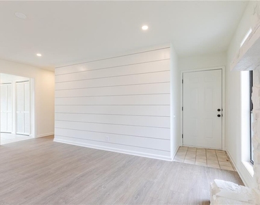 1601 Walker Street Se - Photo Thumbnail 7
