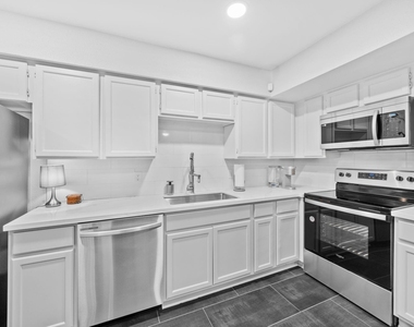 3831 Landmark Drive - Photo Thumbnail 7