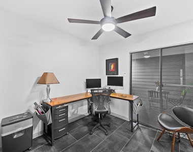 3831 Landmark Drive - Photo Thumbnail 5