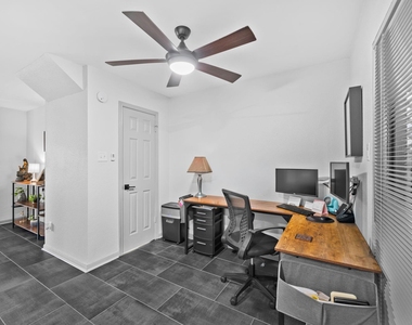3831 Landmark Drive - Photo Thumbnail 4