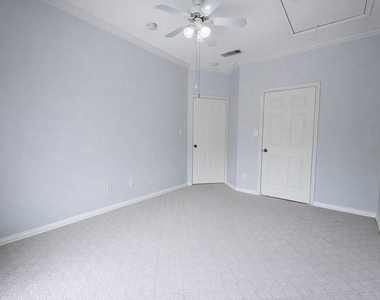 9400 Bellaire Boulevard - Photo Thumbnail 6