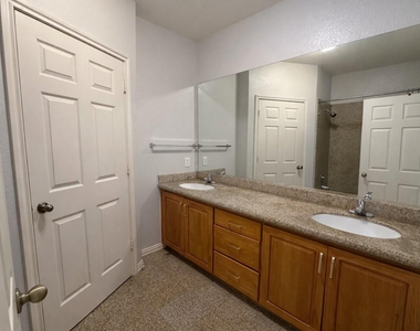 9400 Bellaire Boulevard - Photo Thumbnail 7