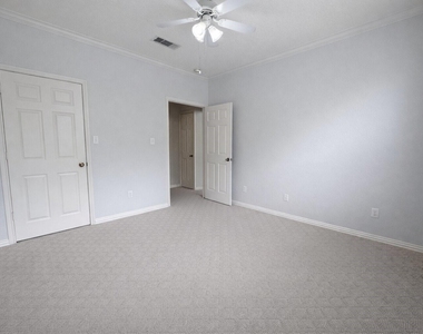 9400 Bellaire Boulevard - Photo Thumbnail 10