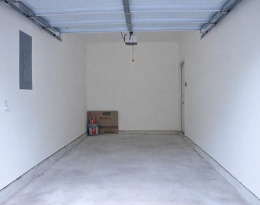 9400 Bellaire Boulevard - Photo Thumbnail 11