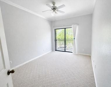 9400 Bellaire Boulevard - Photo Thumbnail 4
