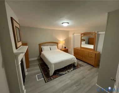 2209 Fairmount Avenue - Photo Thumbnail 6