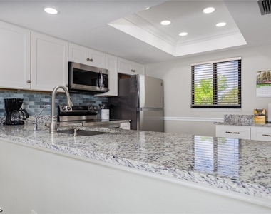 16200 Bay Pointe Boulevard - Photo Thumbnail 6